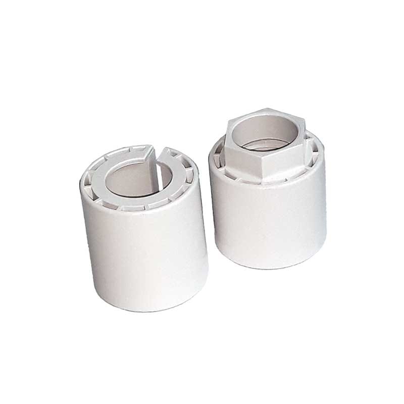 Dos piezas blancas de pie de montaje para caravana