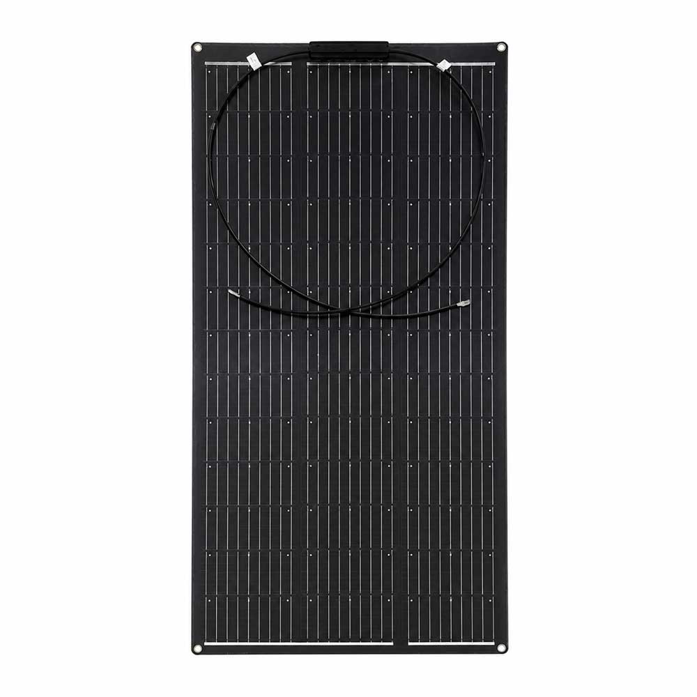 Panel solar semiflexible negro con cableado y conectores visibles