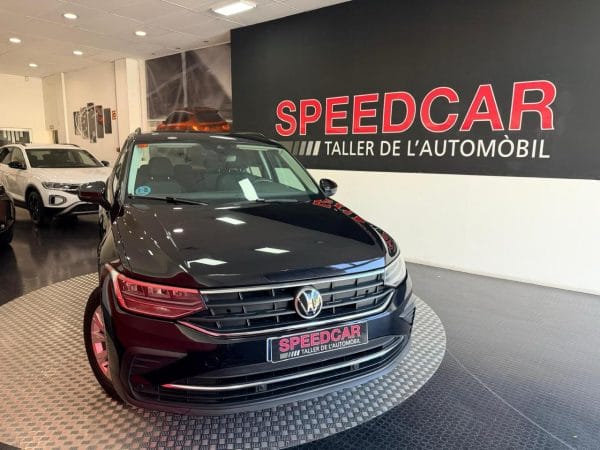 Volkswagen Tiguan negro en concesionario Speedcar Taller de l'Automòbil